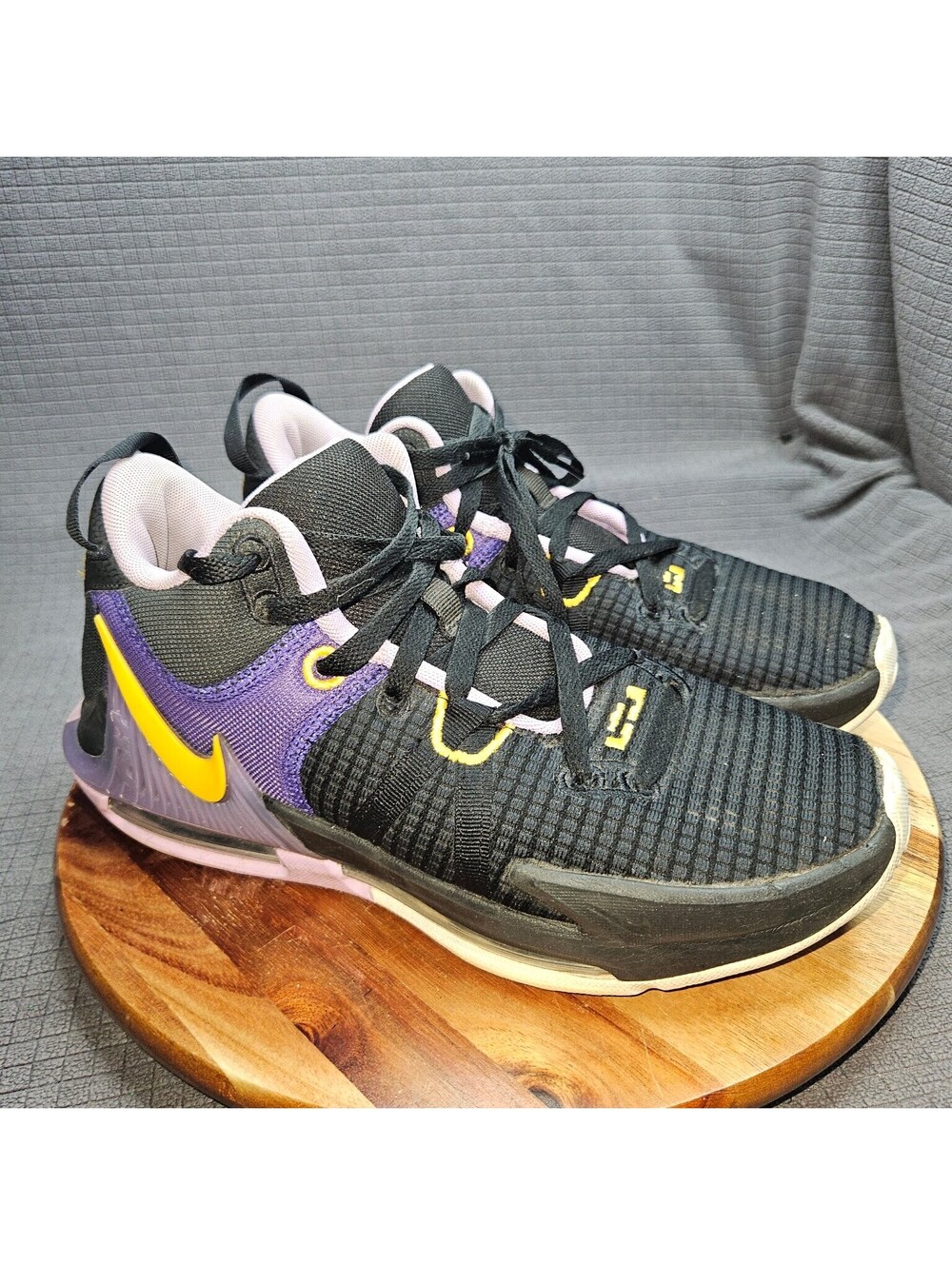 Nike LeBron Witness 6 Men's 9 Black Purple Gold Basketball Max Air
